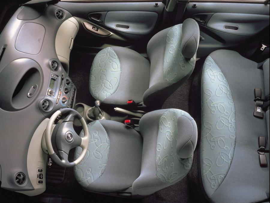  Toyota Yaris T-Sport 2001 года  (фото 18 из 24)